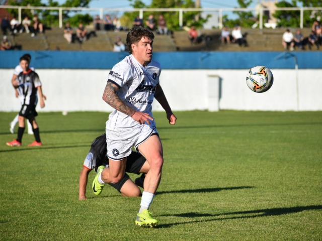 Pablo Mujica volvi a Racing y fue figura en el clsico